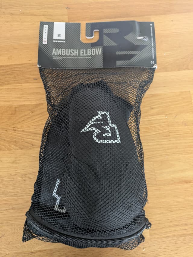 Raceface mountain biking XXL elbow pads (unused unopened)