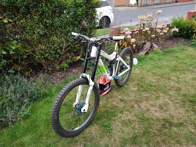 Downhill mountain bike second hand on sale