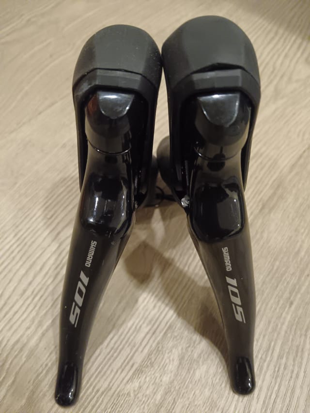 Shimano 105 ST-R7020 2x11s shiffter set.