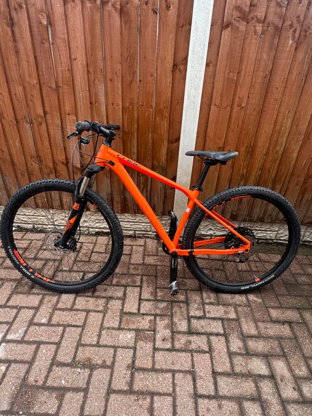 Cube reaction mountain bike hardly used