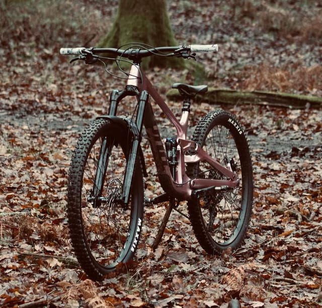 2022 Kona process X CR size large enduro bike, 170mm front travel and 180mm rear travel, great bike, a real eye catcher now up for £2400 messages 07548793953 for details