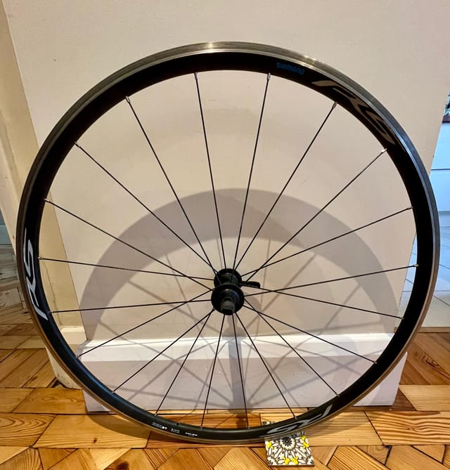 Shimano R/S 700 front wheel