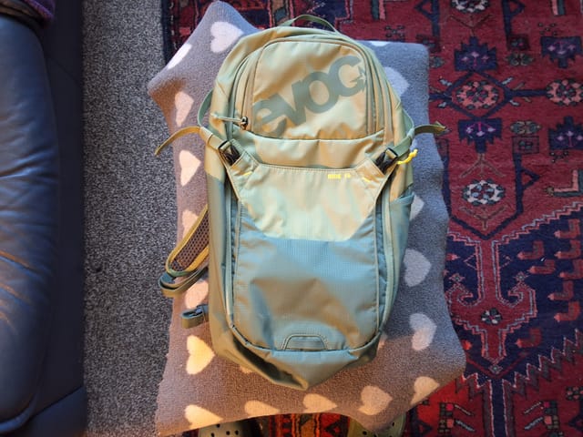 Evoc ride 16 backpack